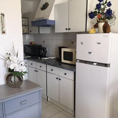 Appt 3 Pieces 35m2 + Terrasse 13m2 Ref 4010 Lejlighed