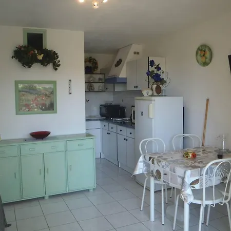 Appt 3 Pieces 35m2 + Terrasse 13m2 Ref 4010 아파트 Le Castellas